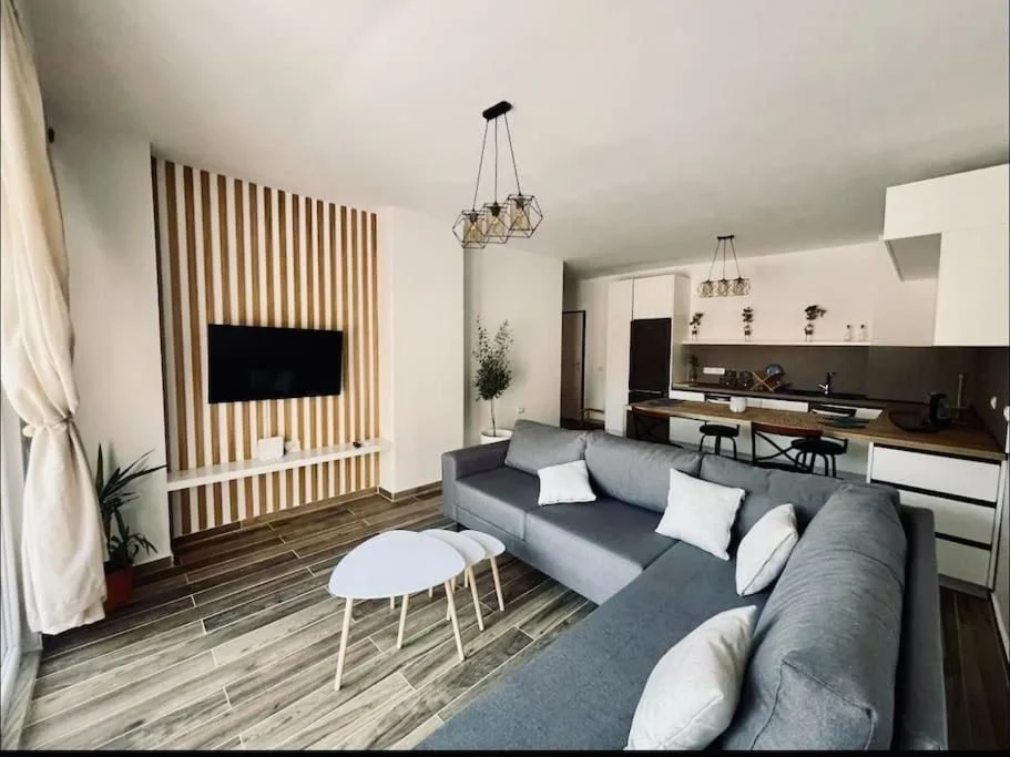 Tirane, jepet me qera apartament 1+1 Kati 4, 65 m² 1.000 € (Rruga e Barrikadave)