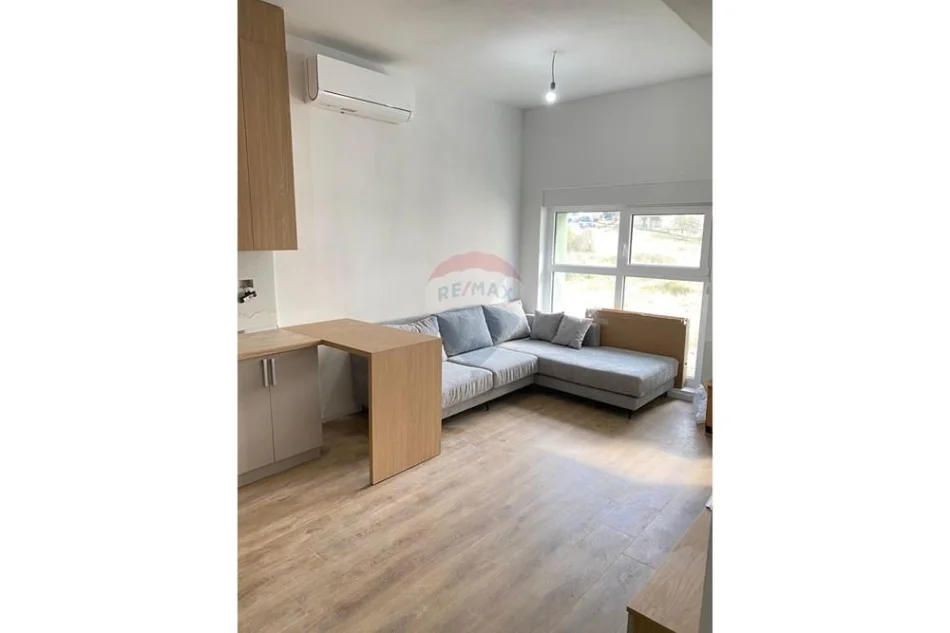 Tirane, jepet me qera apartament 1+1 Kati 4, 65 m² 400 € (Ali demi)