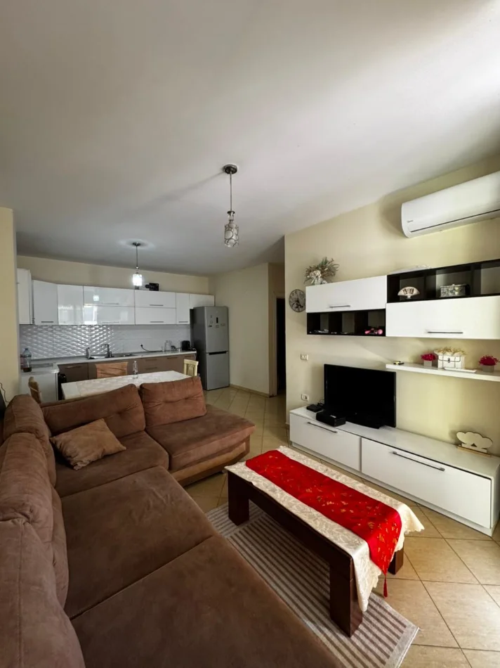 Tirane, jepet me qera apartament 1+1 Kati 4, 65 m² 400 € (Fish Time ne Astir)