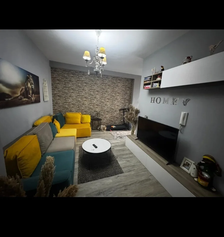 Tirane, jepet me qera apartament 1+1 Kati 4, 65 m² 400 € (YZBERISHT)