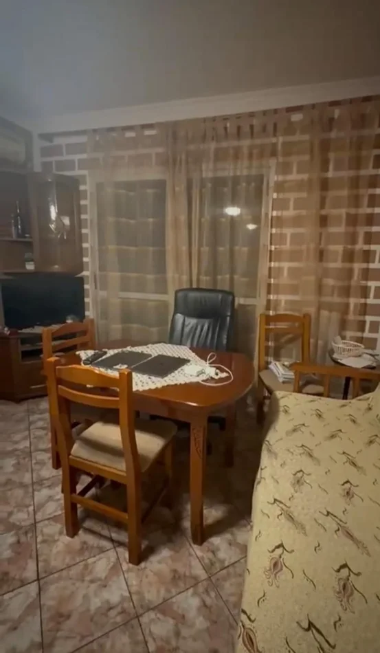 Tirane, jepet me qera apartament 1+1 Kati 4, 65 m² 450 € (RRUGA FERIT XHAJKO)