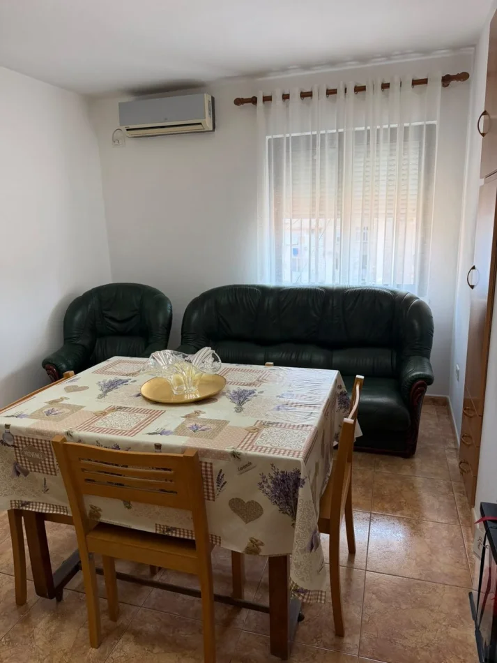 Tirane, jepet me qera apartament 1+1 Kati 4, 65 m² 500 € (Rruga Siri Kodra)