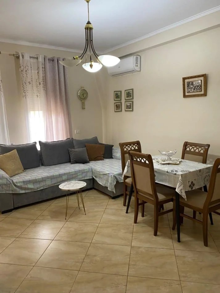 Tirane, jepet me qera apartament 1+1 Kati 4, 65 m² 550 € (Rruga Kongresi i Manastirit)