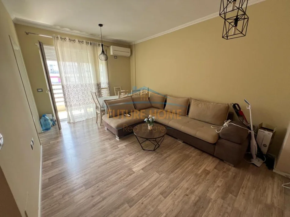 Tirane, jepet me qera apartament 1+1 Kati 4, 67 m² 550 € (Porcelan)