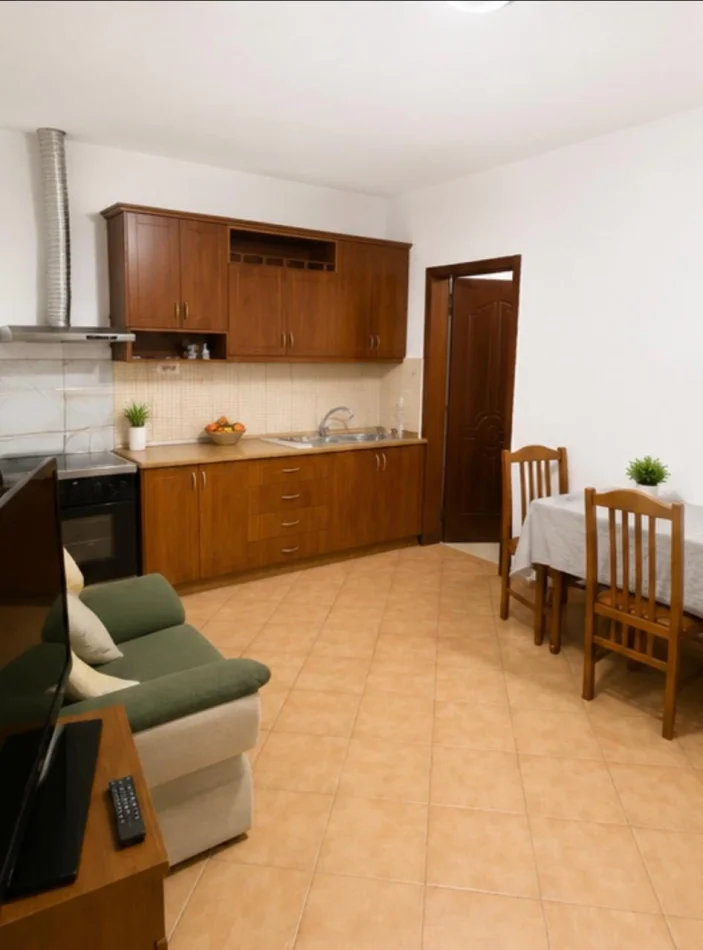 Tirane, jepet me qera apartament 1+1 Kati 4, 68 m² 350 € (Rruga e Durrësit)