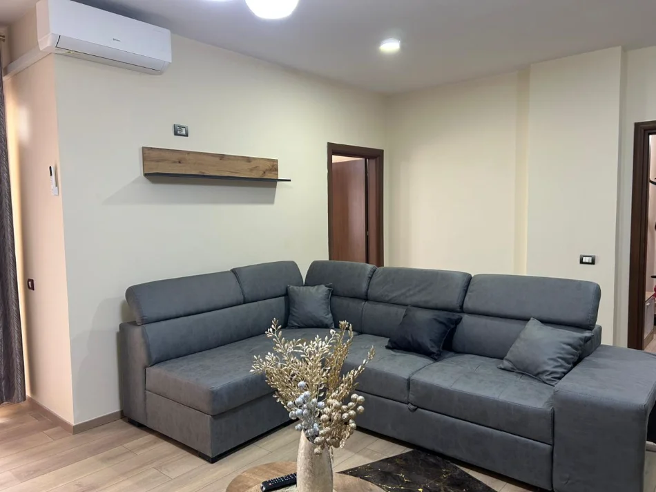 Tirane, jepet me qera apartament 1+1 Kati 4, 68 m² 650 € (RRUGA E KAVAJES)