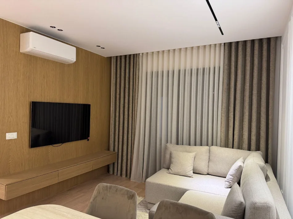 Tirane, jepet me qera apartament 1+1 Kati 4, 68 m² 900 € (KOMUNA E PARISIT)