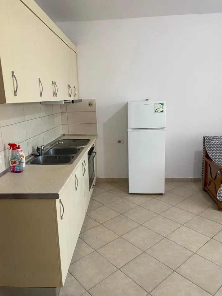 Tirane, jepet me qera apartament 1+1 Kati 4, 70 m² 350 € (Astir)