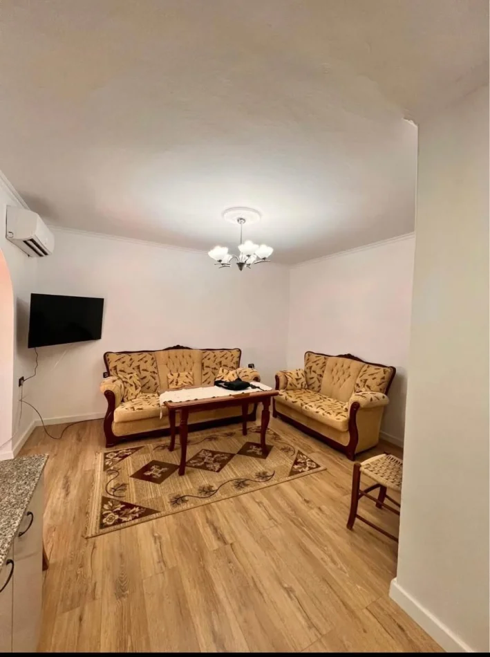 Tirane, jepet me qera apartament 1+1 Kati 4, 70 m² 400 € (Pediatria)
