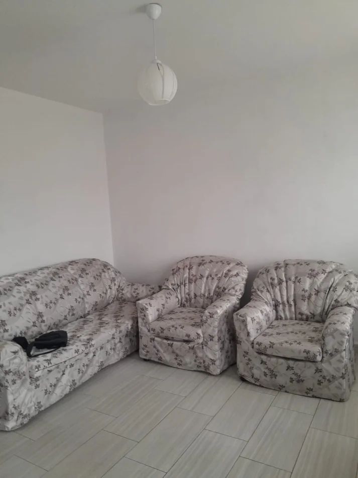 Tirane, jepet me qera apartament 1+1 Kati 4, 70 m² 450 € (Rruga Bardhyl)