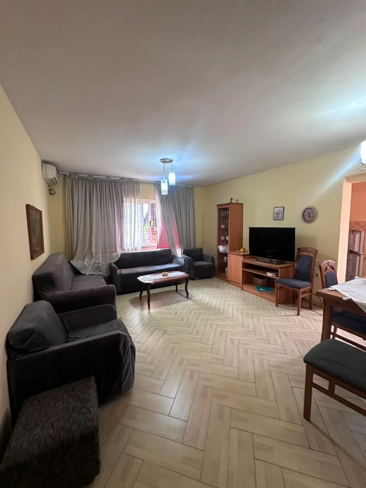 Tirane, jepet me qera apartament 1+1 Kati 4, 70 m² 450 € (Shkolla e Baletit)
