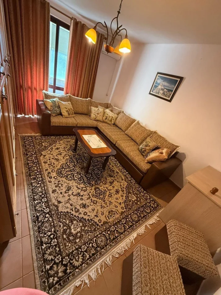 Tirane, jepet me qera apartament 1+1 Kati 4, 70 m² 500 € (21 Dhjetori)