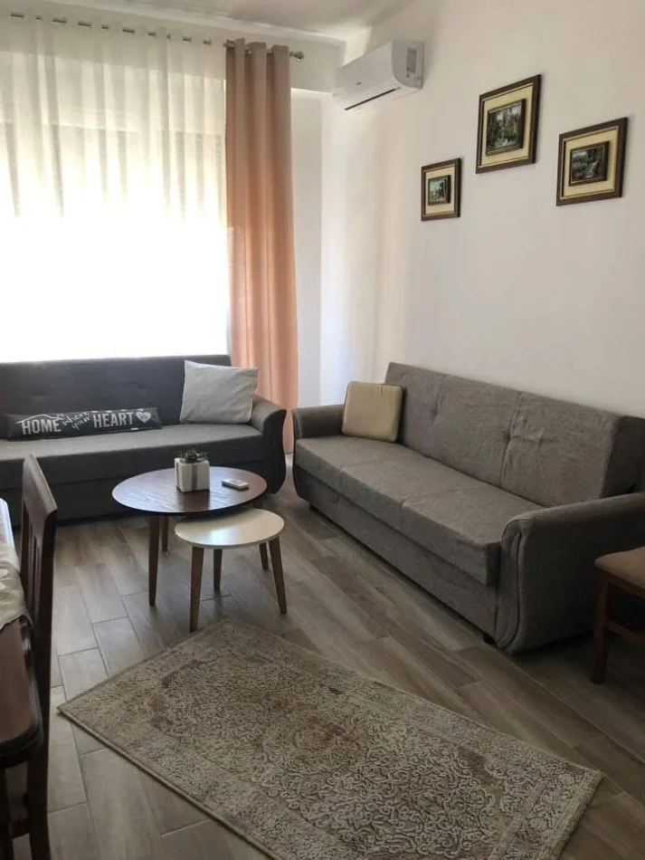 Tirane, jepet me qera apartament 1+1 Kati 4, 70 m² 500 € (Fusha Aviacionit)