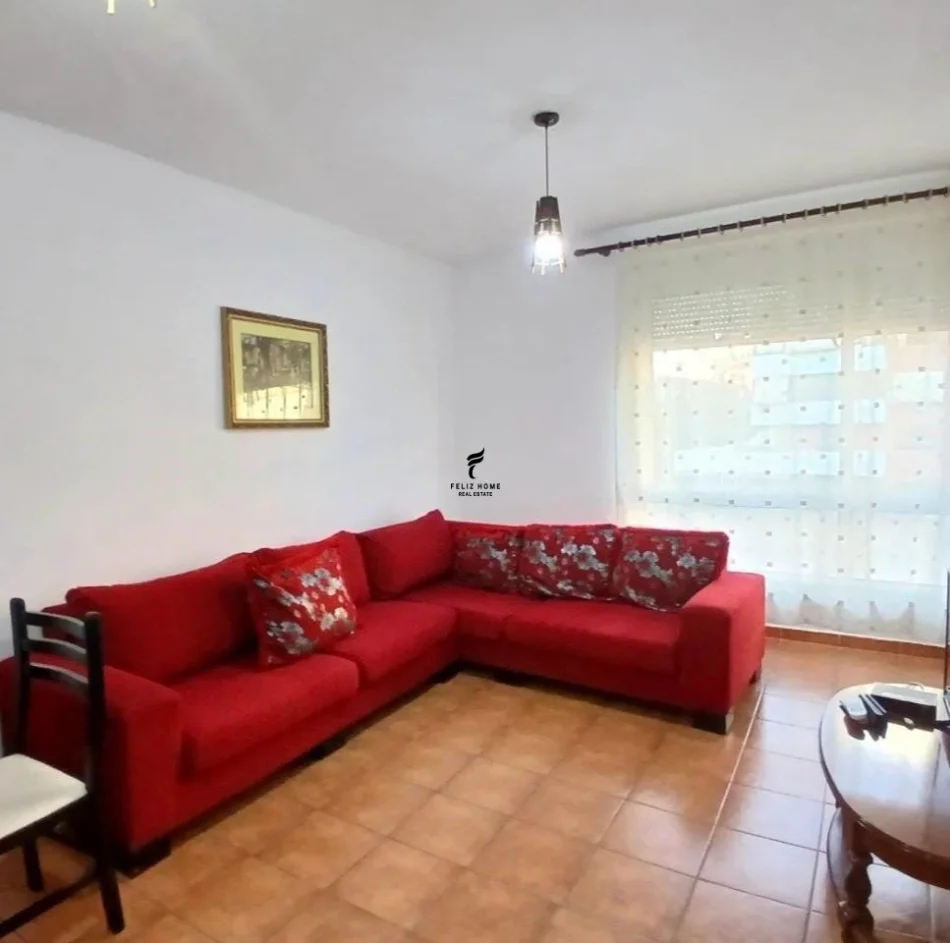 Tirane, jepet me qera apartament 1+1 Kati 4, 70 m² 500 € (PAZARI I RI)
