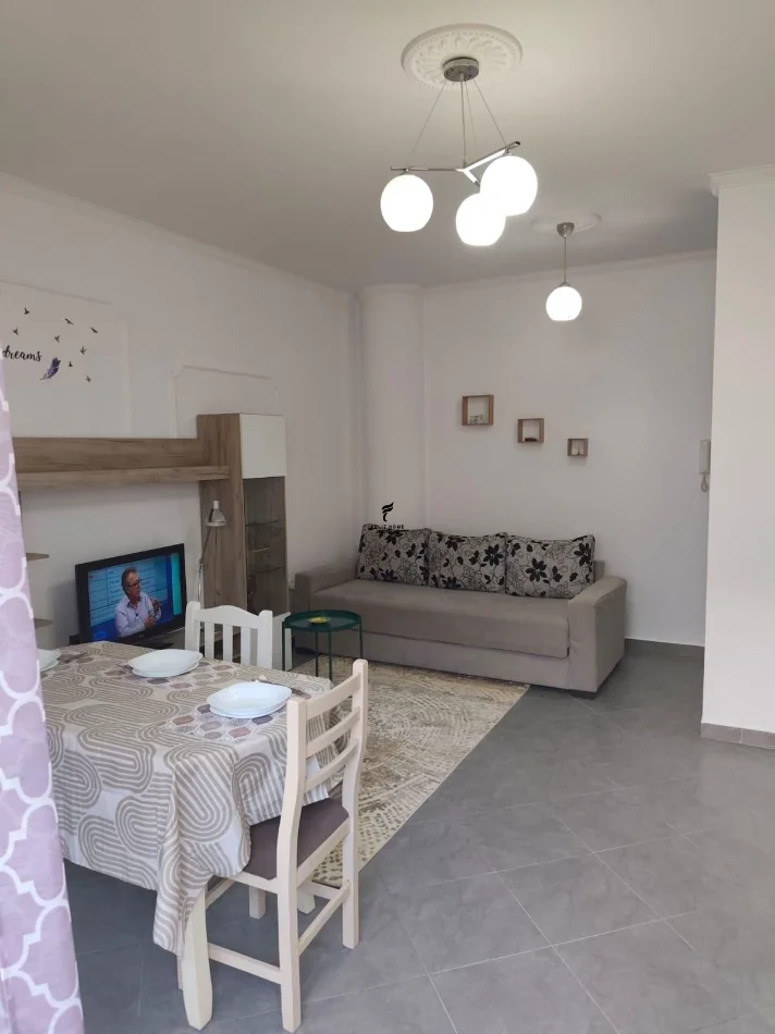 Tirane, jepet me qera apartament 1+1 Kati 4, 70 m² 600 € (21 DHJETORI)