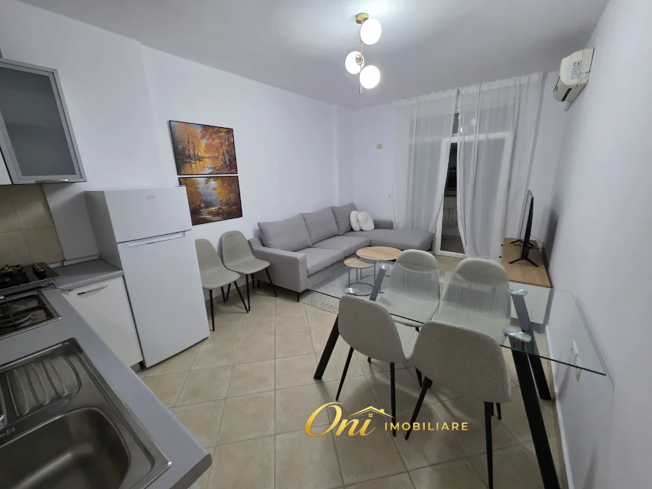 Tirane, jepet me qera apartament 1+1 Kati 4, 70 m² 650 € (NIKOLLA JORGA)