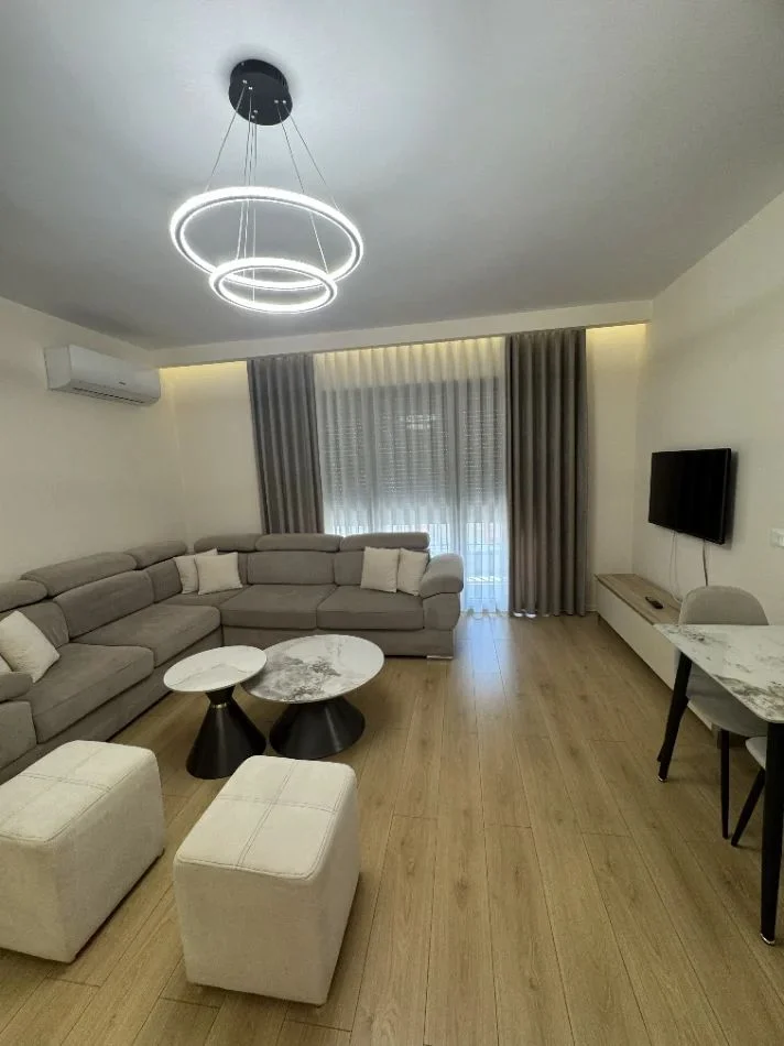 Tirane, jepet me qera apartament 1+1 Kati 4, 70 m² 700 € (JORDAN MISJA)