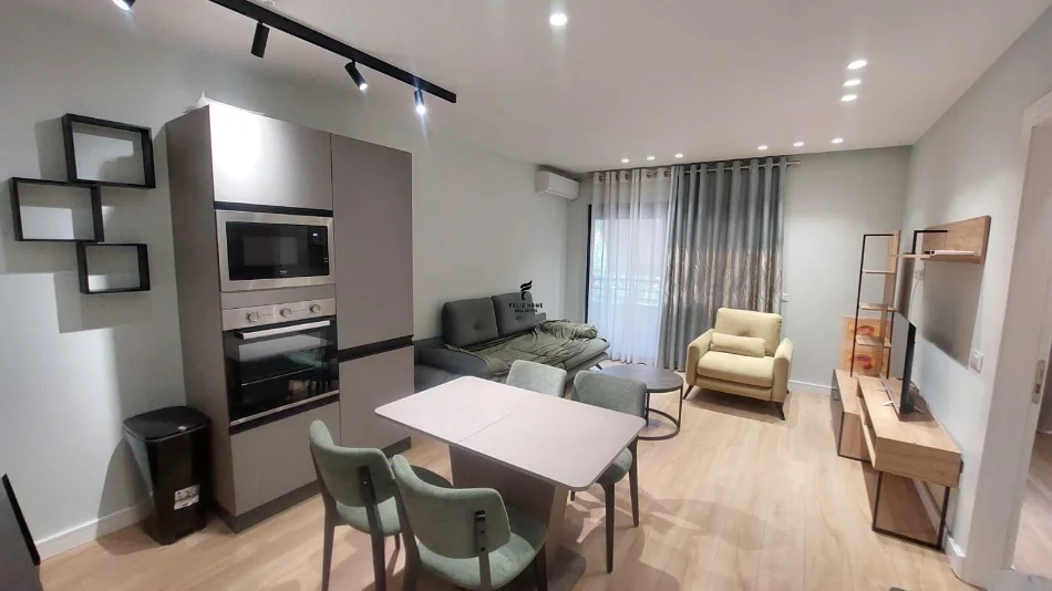Tirane, jepet me qera apartament 1+1 Kati 4, 70 m² 700 € (KOMUNA E PARISIT)
