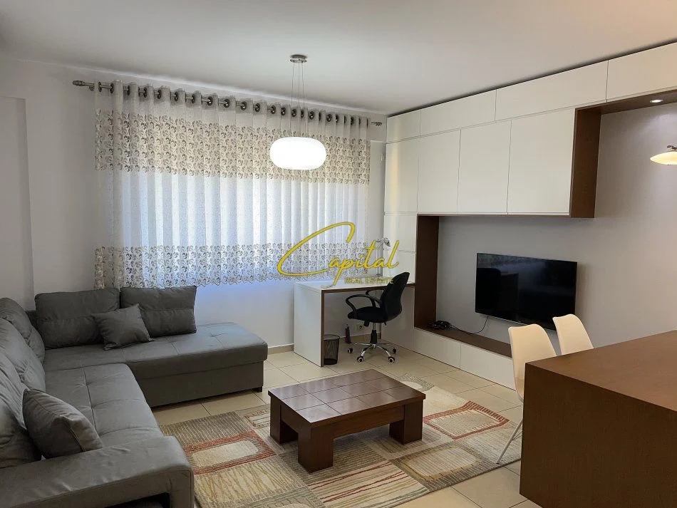Tirane, jepet me qera apartament 1+1 Kati 4, 70 m² 750 € (5 MAJI)