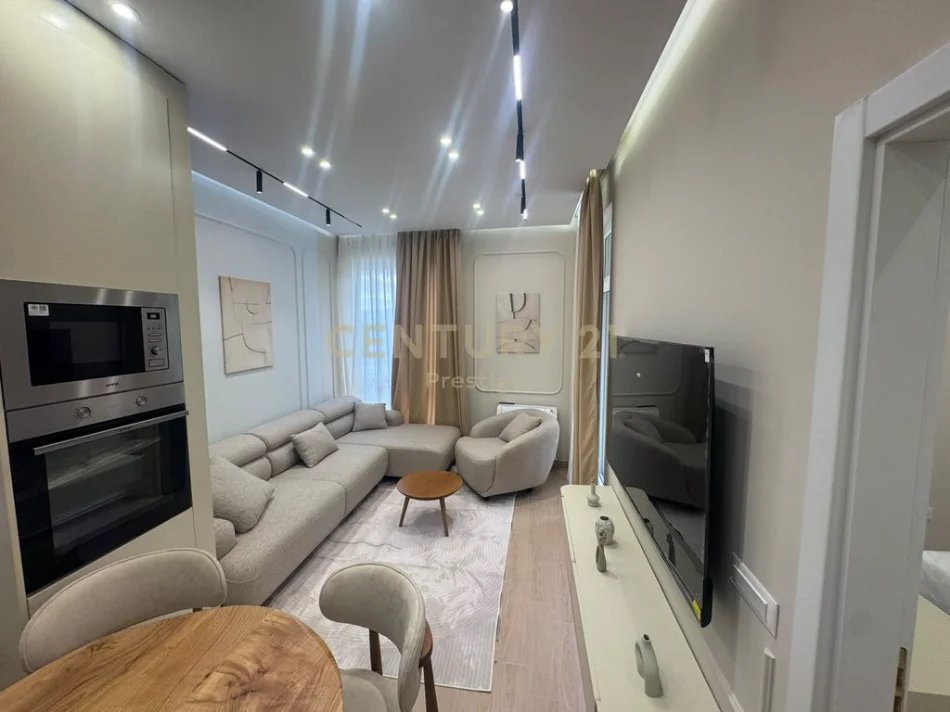 Tirane, jepet me qera apartament 1+1 Kati 4, 70 m² 750 € (Altura Trade Center)