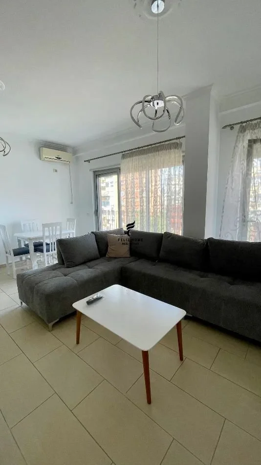 Tirane, jepet me qera apartament 1+1 Kati 4, 70 m² 800 € (MYSLYM SHYRI)
