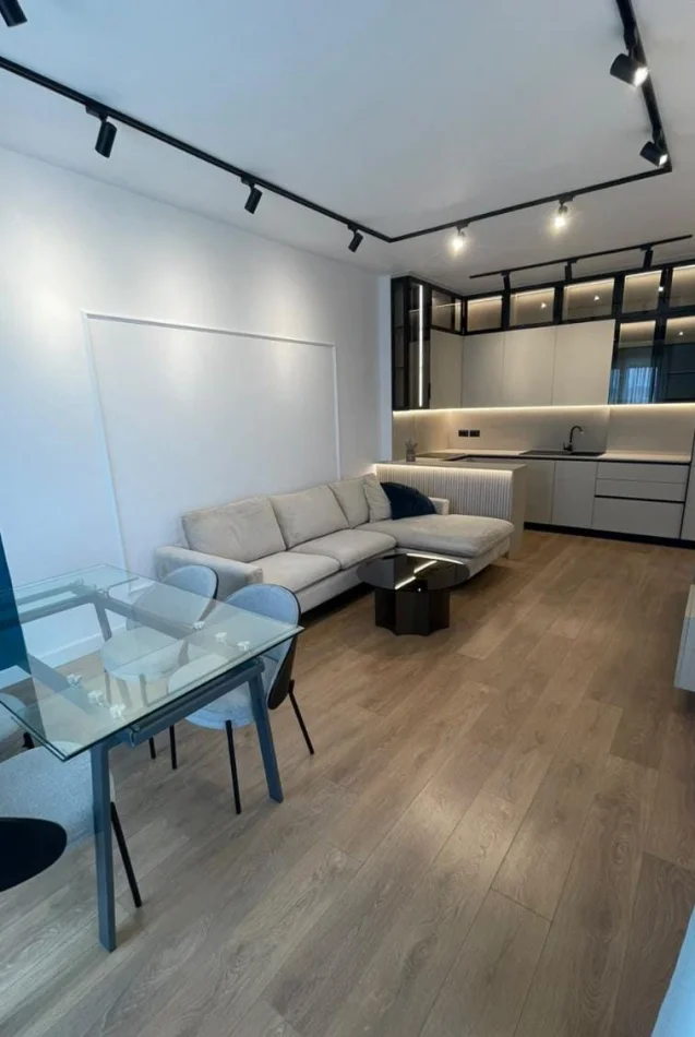 Tirane, jepet me qera apartament 1+1 Kati 4, 70 m² 800 € (Porcelani)