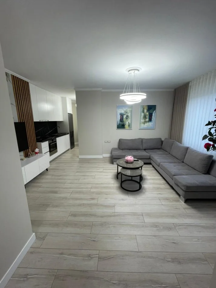 Tirane, jepet me qera apartament 1+1 Kati 4, 70 m² 800 € (rruga e kosovareve)