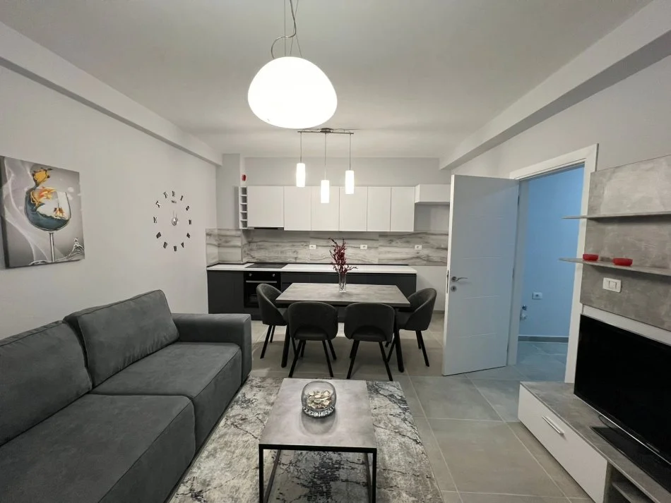 Tirane, jepet me qera apartament 1+1 Kati 4, 72 m² 600 € (LIQENI I THATE)