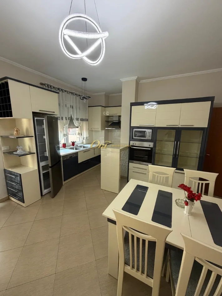 Tirane, jepet me qera apartament 1+1 Kati 4, 72 m² 700 € (RRUGA E BOGDANEVE)