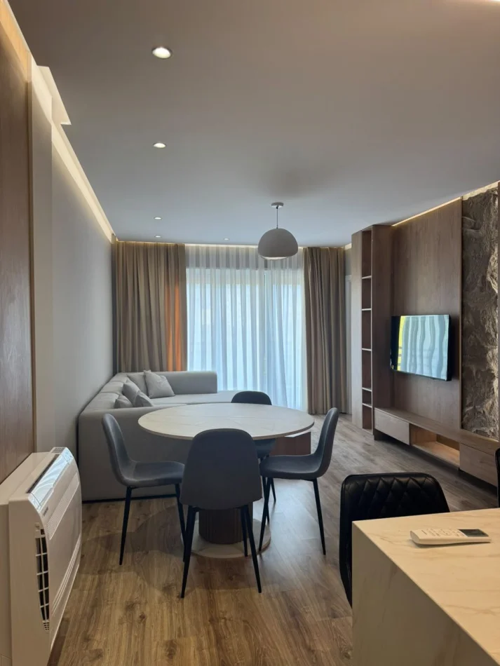 Tirane, jepet me qera apartament 1+1 Kati 4, 73 m² 750 € (Laprake)