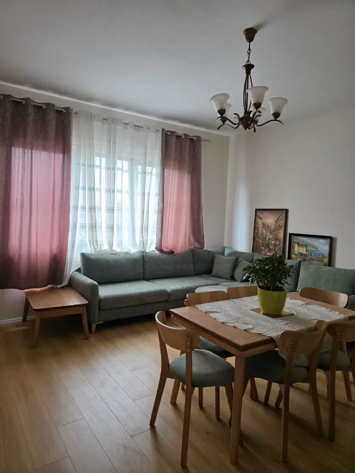 Tirane, jepet me qera apartament 1+1 Kati 4, 74 m² 800 € (VASIL SHANTO)