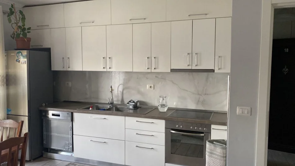 Tirane, jepet me qera apartament 1+1 Kati 4, 75 m² 500 € (Don Bosko)