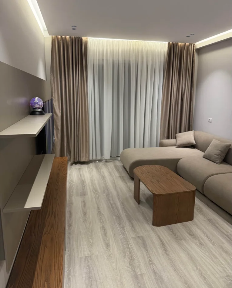 Tirane, jepet me qera apartament 1+1 Kati 4, 75 m² 700 € (LAPRAKE)