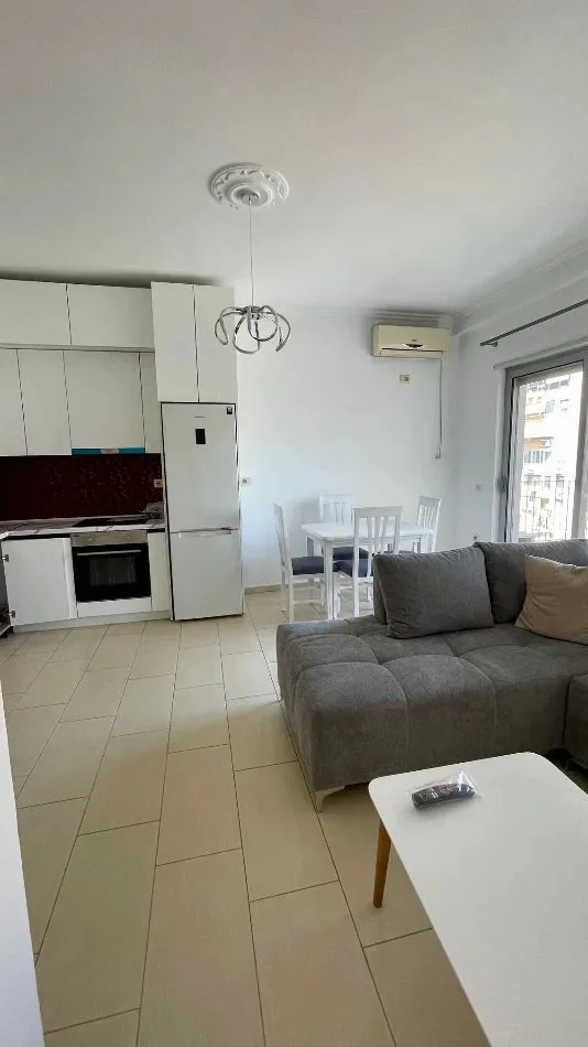 Tirane, jepet me qera apartament 1+1 Kati 4, 75 m² 800 € (HIM KOLLI)