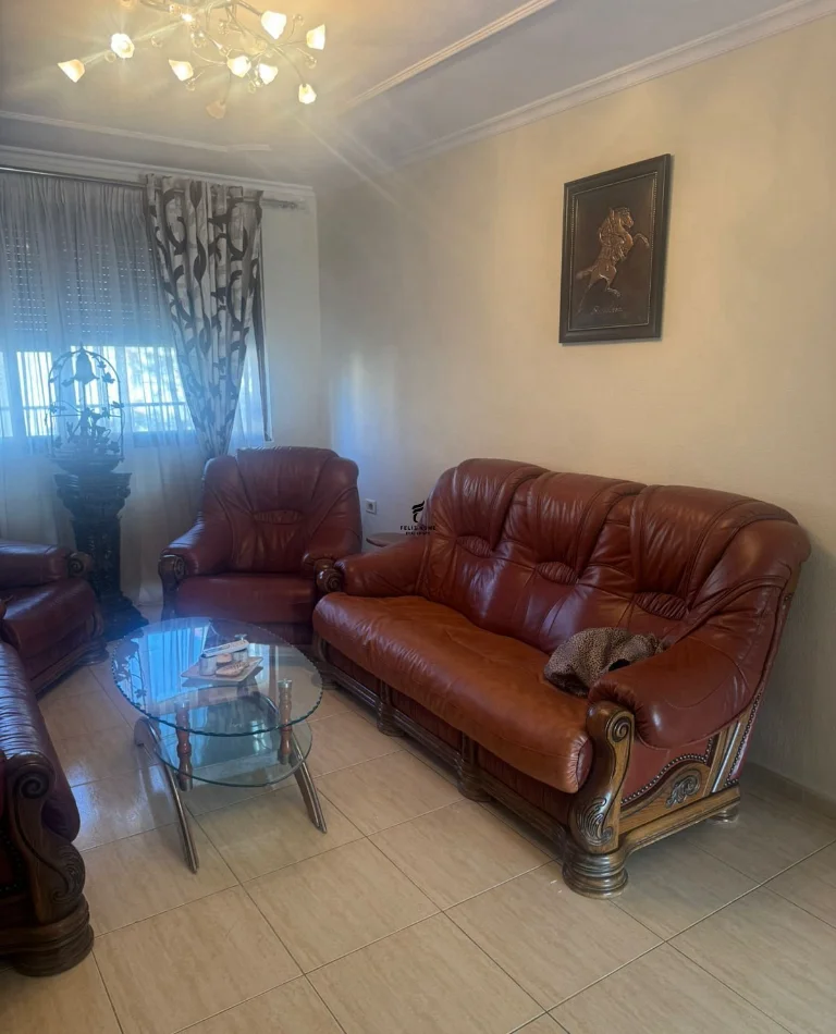 Tirane, jepet me qera apartament 1+1 Kati 4, 80 m² 400 € (RRUGA E DIBRES)