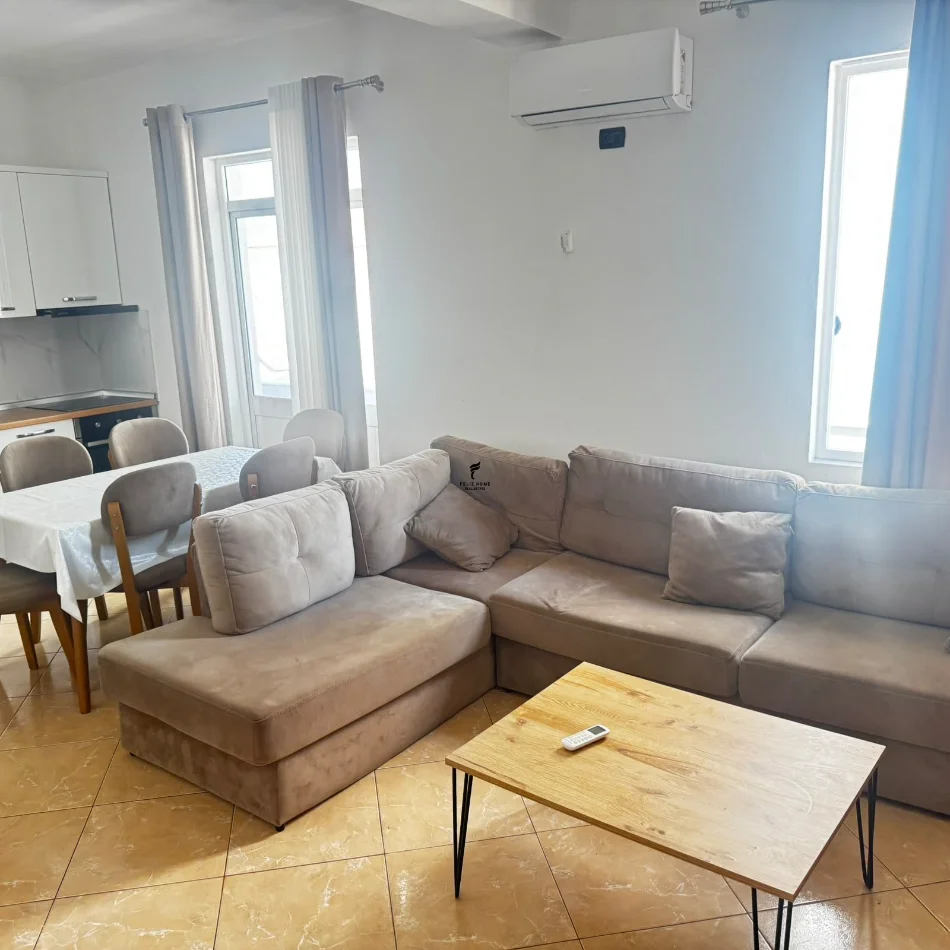 Tirane, jepet me qera apartament 1+1 Kati 4, 85 m² 500 € (5 MAJI)