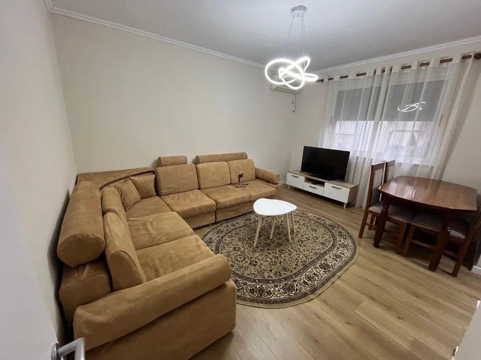 Tirane, jepet me qera apartament 1+1 Kati 4, 90 m² 650 € (MYSLYM SHYRI)