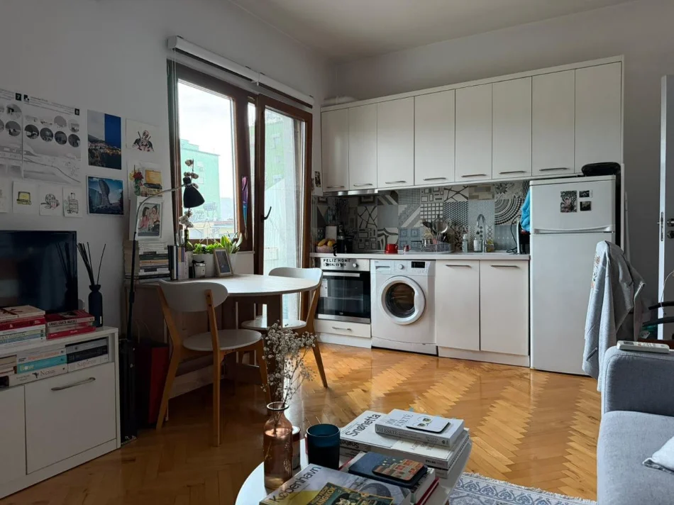 Tirane, jepet me qera apartament 1+1 Kati 5, 100 m² 900 € (MYSLYM SHYRI)