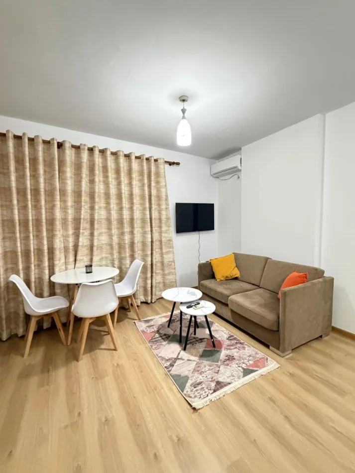 Tirane, jepet me qera apartament 1+1 Kati 5, 35 m² 400 € (Spitali Amerikan 2)