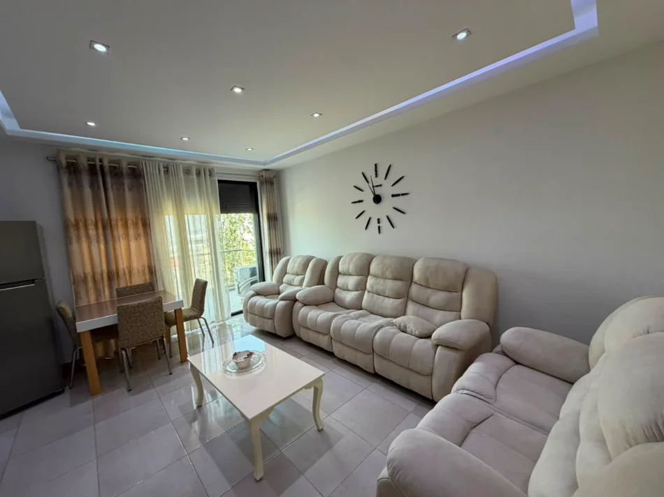 Tirane, jepet me qera apartament 1+1 Kati 5, 450 € (CASA ITALIA)