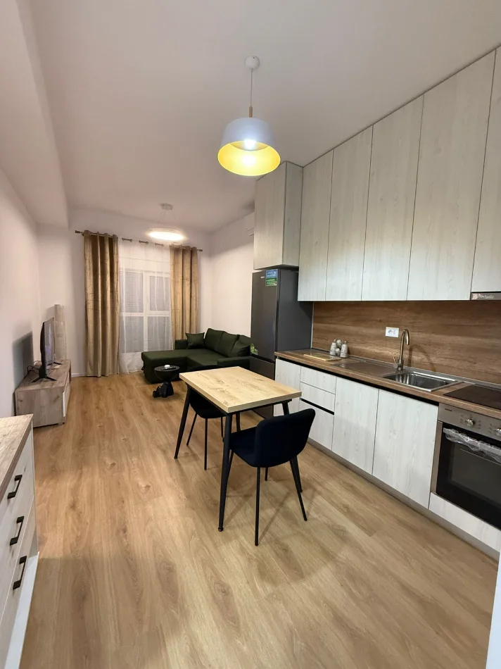 Tirane, jepet me qera apartament 1+1 Kati 5, 50 m² 400 € (Kompleksi Kadiu)