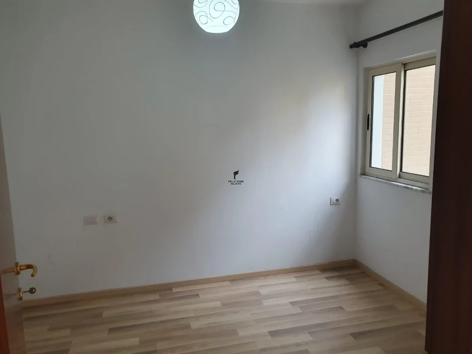 Tirane, jepet me qera apartament 1+1 Kati 5, 50 m² 450 € (FUSHA E AVIACIONIT)
