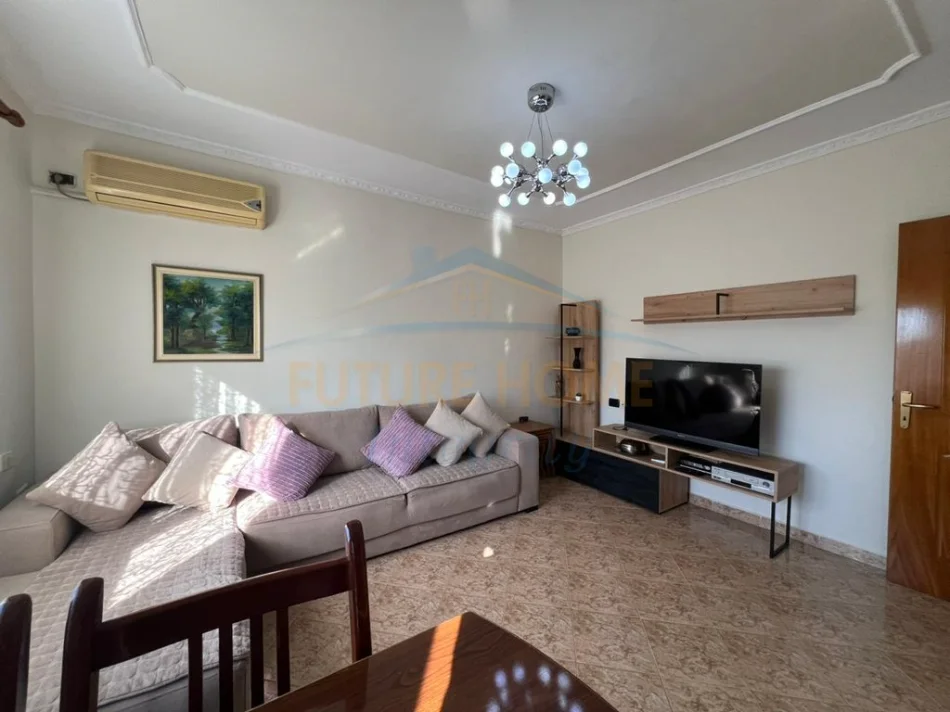 Tirane, jepet me qera apartament 1+1 Kati 5, 51 m² 475 € (XHAMLLIKU)