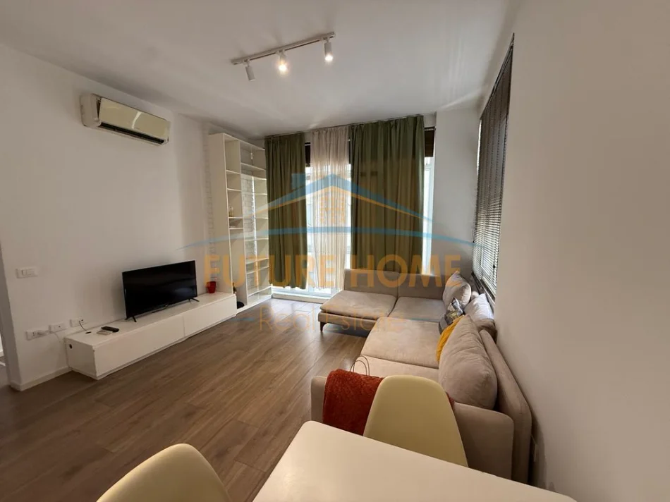 Tirane, jepet me qera apartament 1+1 Kati 5, 52 m² 600 € (Komuna e Parisit)