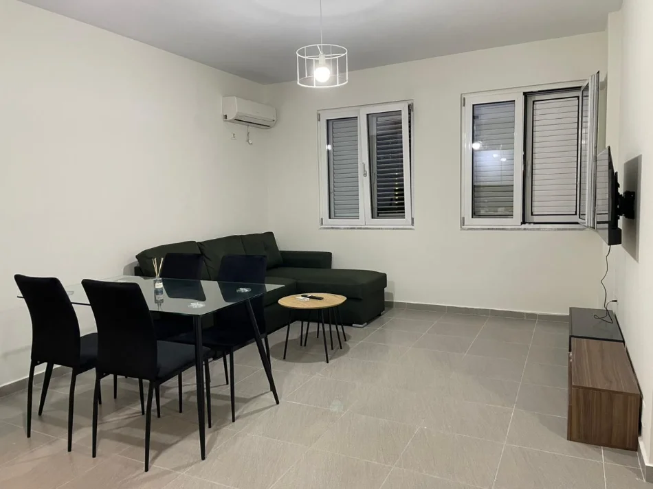 Tirane, jepet me qera apartament 1+1 Kati 5, 55 m² 550 € (PRANE KLINIKES INDIANE TE SYRIT)