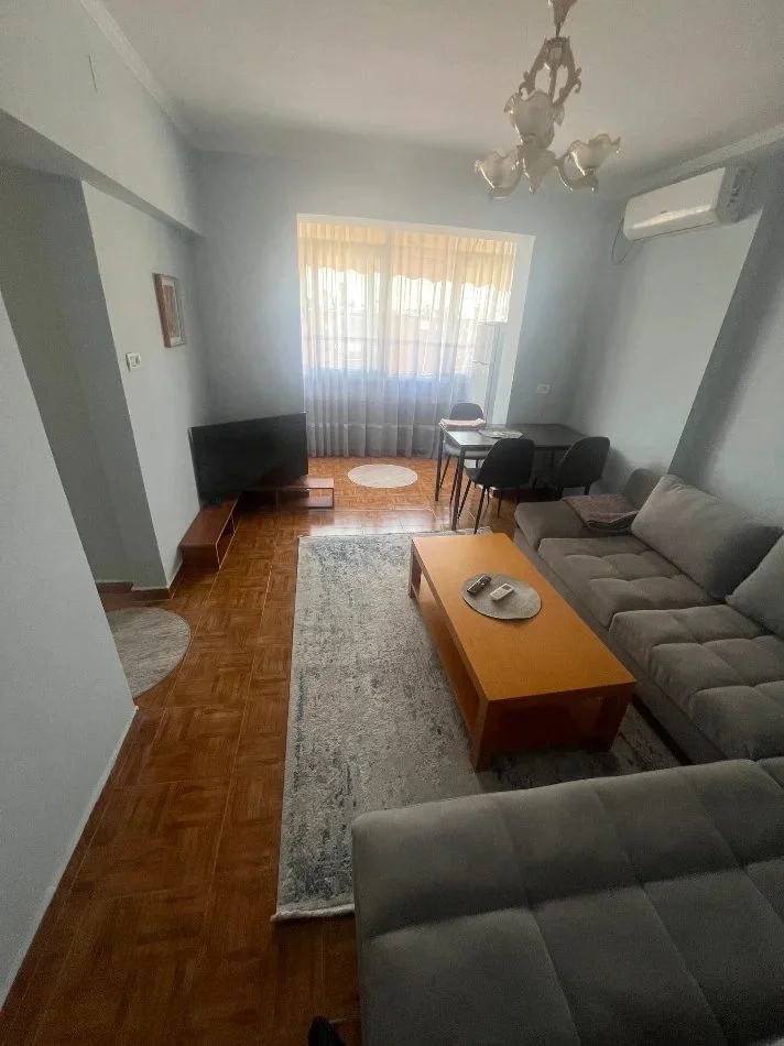 Tirane, jepet me qera apartament 1+1 Kati 5, 56 m² 420 € (Qsut)