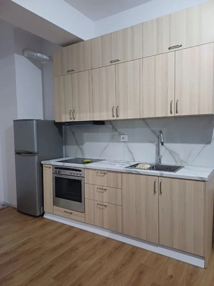 Tirane, jepet me qera apartament 1+1 Kati 5, 56 m² 450 € (KOMPLEKSI KADIU)