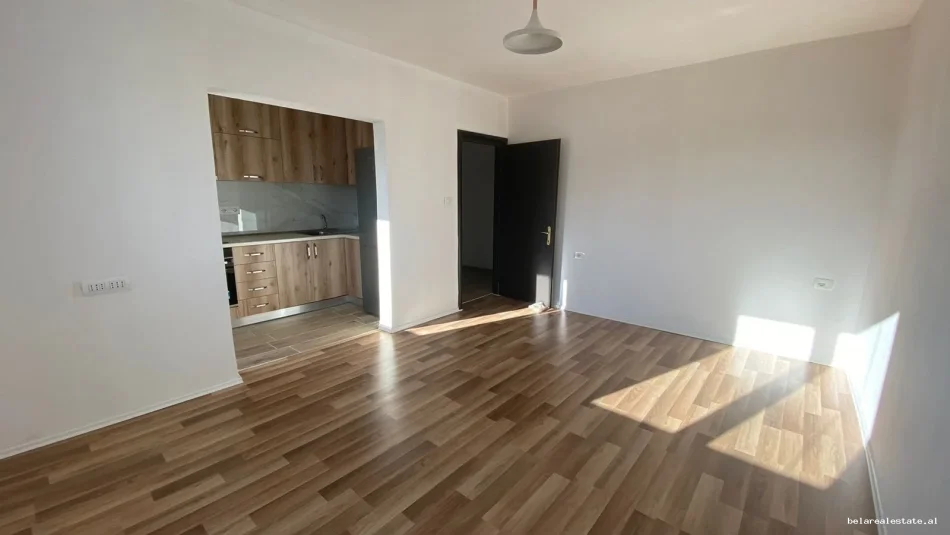 Tirane, jepet me qera apartament 1+1 Kati 5, 57 m² 530 € (Ali Dem)