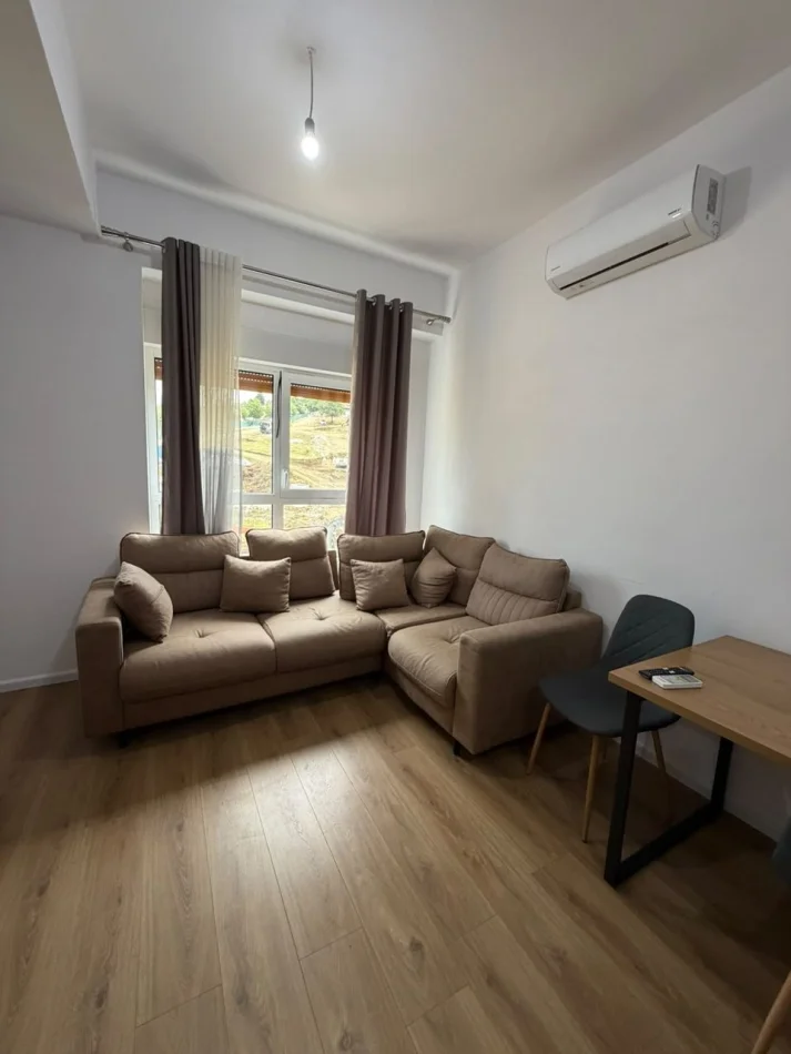 Tirane, jepet me qera apartament 1+1 Kati 5, 60 m² 400 € (Ali Demi)