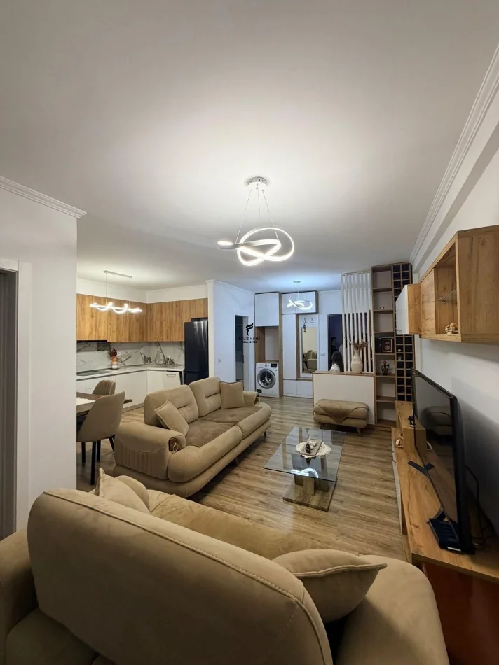 Tirane, jepet me qera apartament 1+1 Kati 5, 60 m² 480 € (YZBERISHT)